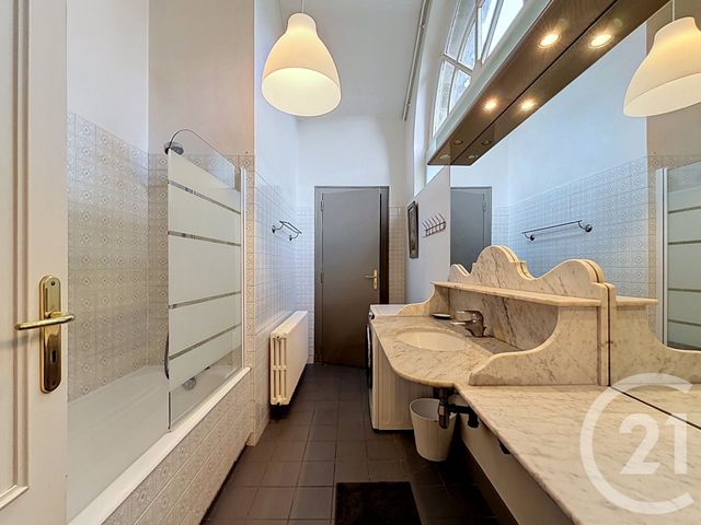 Appartement &agrave; louer - 2 pi&egrave;ces - 68,47 m2 - Bordeaux - 33 - AQUITAINE