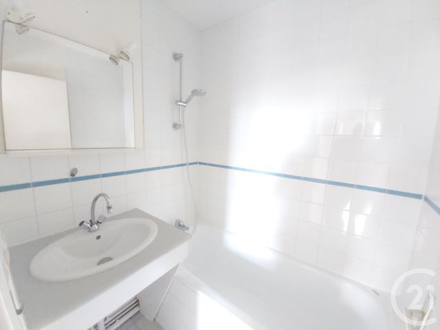 Appartement F3 &agrave; louer - 3 pi&egrave;ces - 48,74 m2 - Bois Guillaume - 76 - HAUTE-NORMANDIE