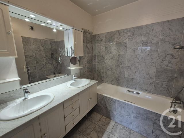 Appartement F4 &agrave; louer - 4 pi&egrave;ces - 110,87 m2 - Rouen - 76 - HAUTE-NORMANDIE