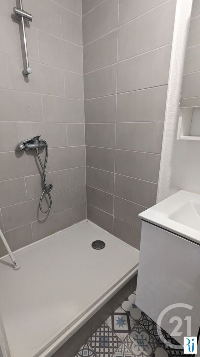 Appartement F1 &agrave; louer - 1 pi&egrave;ce - 13,80 m2 - Rouen - 76 - HAUTE-NORMANDIE