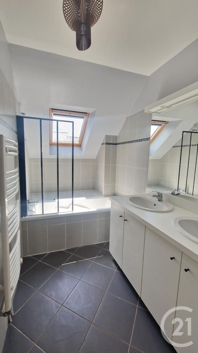 Maison &agrave; louer - 1 pi&egrave;ce - 111 m2 - Bois Guillaume - 76 - HAUTE-NORMANDIE