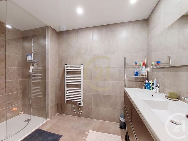 Appartement F3 &agrave; louer - 3 pi&egrave;ces - 87,49 m2 - Uzes - 30 - LANGUEDOC-ROUSSILLON