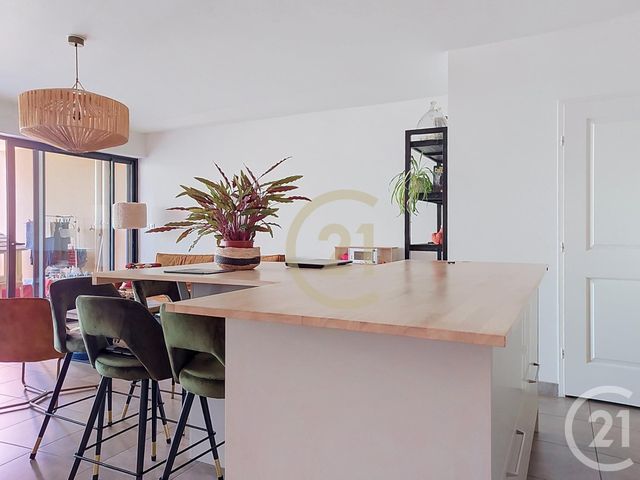 Appartement F3 &agrave; louer - 3 pi&egrave;ces - 87,49 m2 - Uzes - 30 - LANGUEDOC-ROUSSILLON