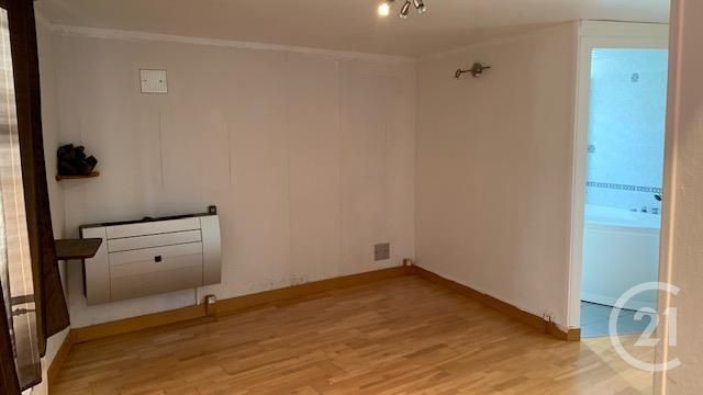 Appartement F2 à vendre - 2 pièces - 36 m2 - Maintenon - 28 - CENTRE