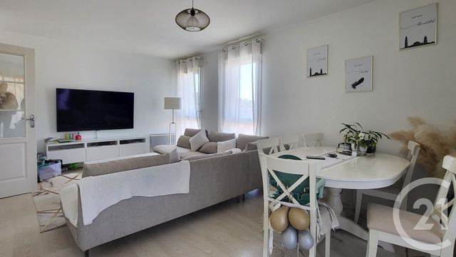 Appartement F3 à vendre - 3 pièces - 76,05 m2 - Epernon - 28 - CENTRE