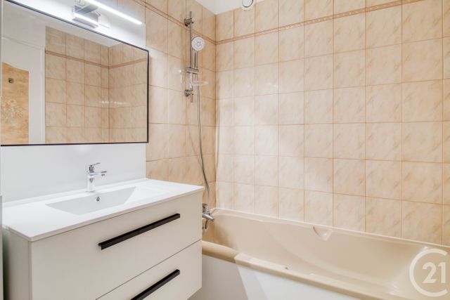 Appartement F4 à vendre - 4 pièces - 82,52 m2 - Ermont - 95 - ILE-DE-FRANCE