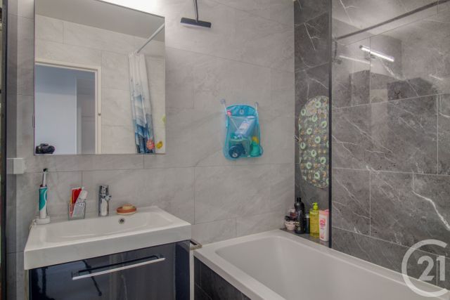 Appartement F4 &agrave; vendre - 3 pi&egrave;ces - 65 m2 - Ermont - 95 - ILE-DE-FRANCE