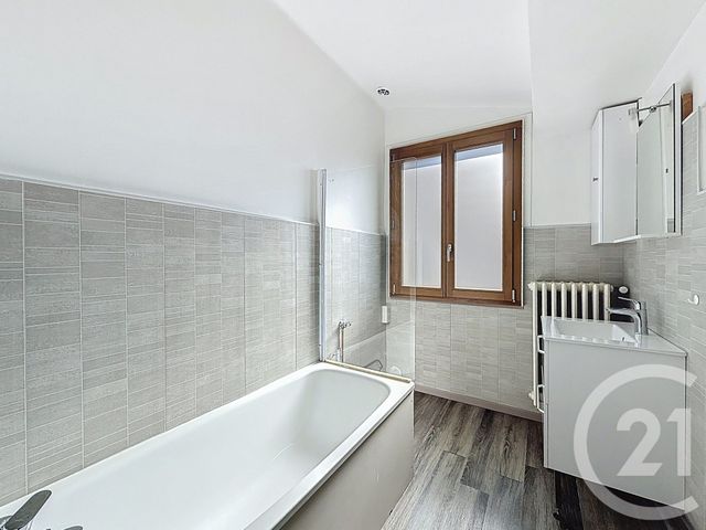 Appartement T5 &agrave; louer - 6 pi&egrave;ces - 133 m2 - Taninges - 74 - RHONE-ALPES