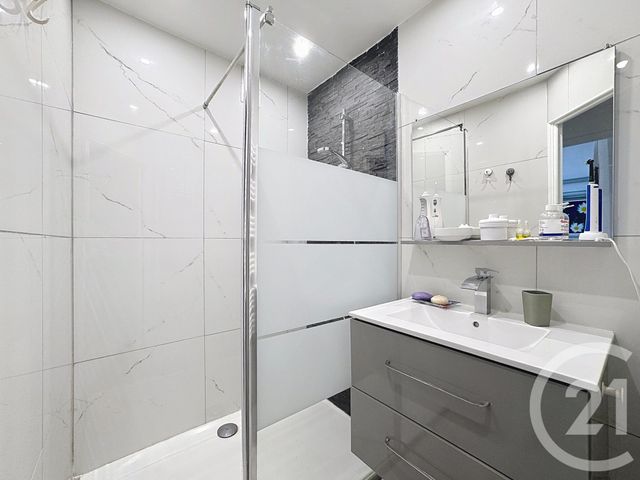 Appartement F3 &agrave; vendre - 4 pi&egrave;ces - 76,72 m2 - Antibes - 06 - PROVENCE-ALPES-COTE-D-AZUR