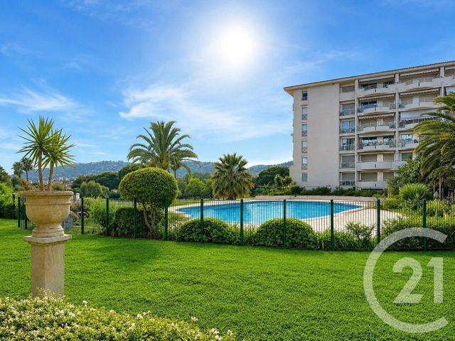 Appartement F4 &agrave; vendre - 5 pi&egrave;ces - 101,87 m2 - Antibes - 06 - PROVENCE-ALPES-COTE-D-AZUR
