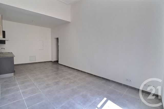 Appartement T3 &agrave; vendre - 6 pi&egrave;ces - 59,18 m2 - Carpentras - 84 - PROVENCE-ALPES-COTE-D-AZUR