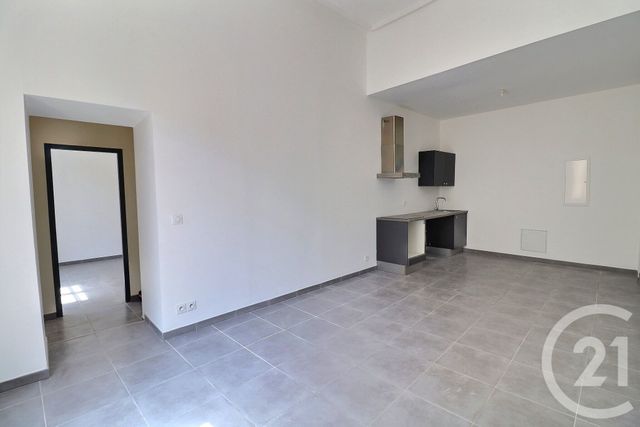 Appartement T3 &agrave; vendre - 6 pi&egrave;ces - 59,18 m2 - Carpentras - 84 - PROVENCE-ALPES-COTE-D-AZUR