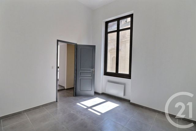 Appartement T3 &agrave; vendre - 6 pi&egrave;ces - 59,18 m2 - Carpentras - 84 - PROVENCE-ALPES-COTE-D-AZUR