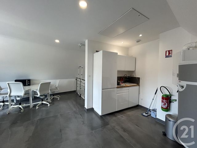 Local commercial à louer - 71.42 m2 - 67 - Bas-Rhin