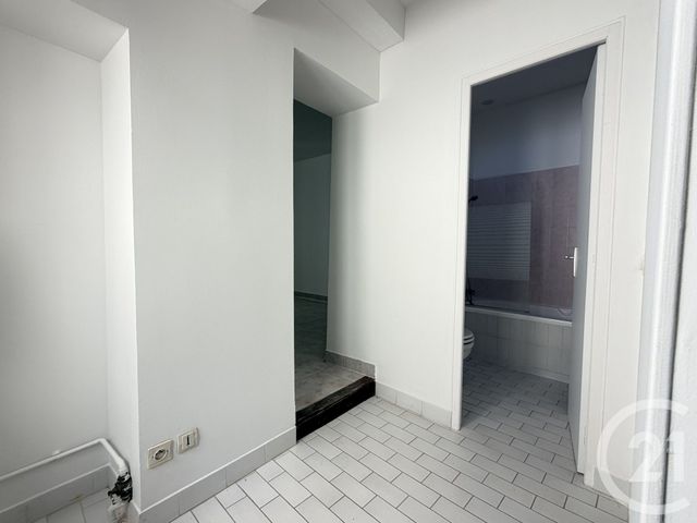 Appartement &agrave; louer - 2 pi&egrave;ces - 52 m2 - Montargis - 45 - CENTRE