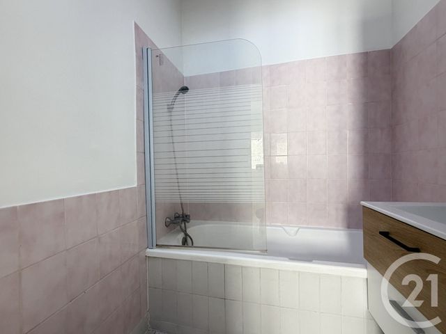 Appartement &agrave; louer - 2 pi&egrave;ces - 52 m2 - Montargis - 45 - CENTRE