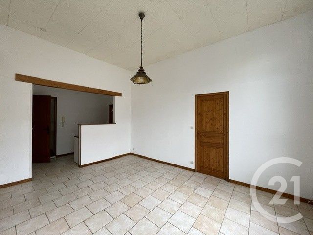 Appartement &agrave; louer - 2 pi&egrave;ces - 40 m2 - Guise - 02 - PICARDIE