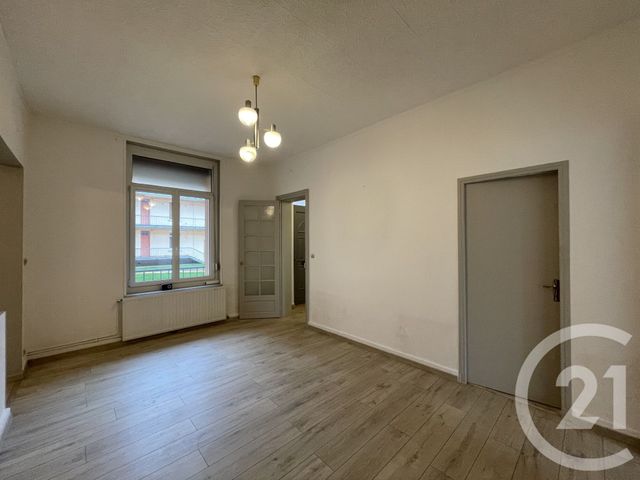 Appartement F4 à vendre - 4 pièces - 97 m2 - Guise - 02 - PICARDIE