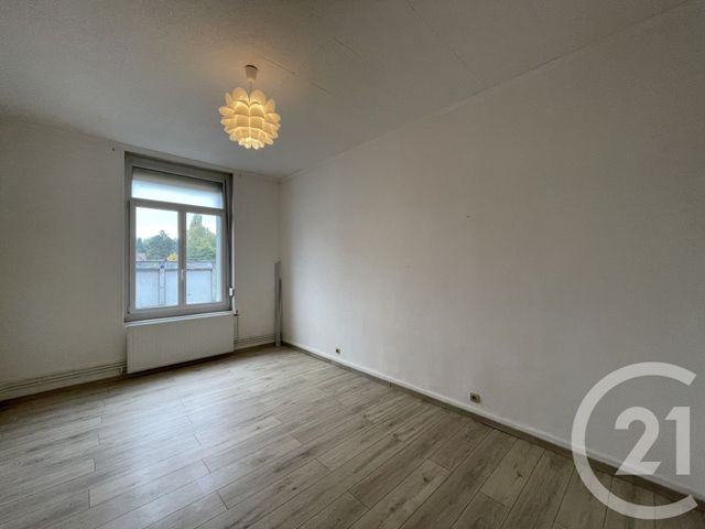 Appartement F4 à vendre - 4 pièces - 97 m2 - Guise - 02 - PICARDIE