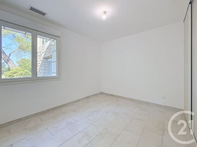 Maison &agrave; louer - 4 pi&egrave;ces - 91,63 m2 - Noves - 13 - PROVENCE-ALPES-COTE-D-AZUR