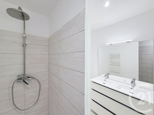 Maison &agrave; louer - 4 pi&egrave;ces - 91,63 m2 - Noves - 13 - PROVENCE-ALPES-COTE-D-AZUR