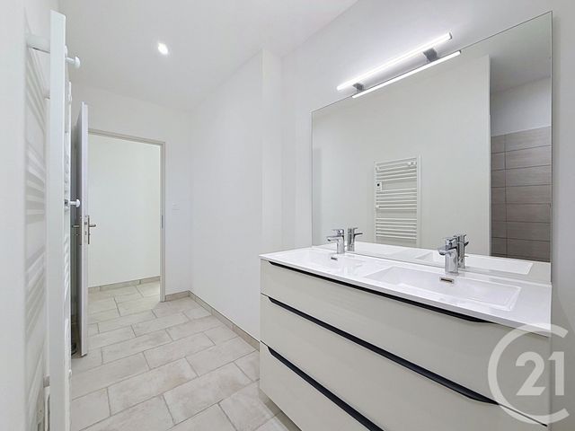 Maison &agrave; louer - 4 pi&egrave;ces - 91,63 m2 - Noves - 13 - PROVENCE-ALPES-COTE-D-AZUR