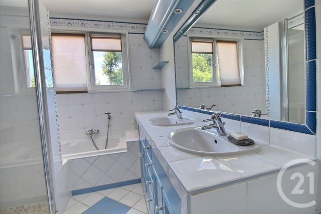 Maison &agrave; vendre - 6 pi&egrave;ces - 200,22 m2 - Bons En Chablais - 74 - RHONE-ALPES