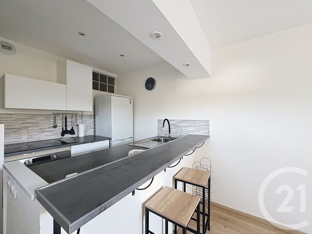 Appartement Studio &agrave; louer - 1 pi&egrave;ce - 22 m2 - Mandelieu La Napoule - 06 - PROVENCE-ALPES-COTE-D-AZUR