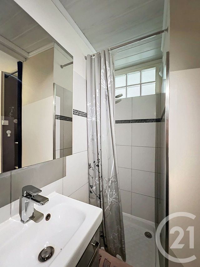 Appartement Studio &agrave; louer - 1 pi&egrave;ce - 22 m2 - Mandelieu La Napoule - 06 - PROVENCE-ALPES-COTE-D-AZUR