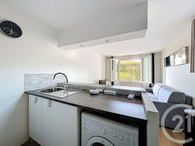 Appartement Studio &agrave; louer - 1 pi&egrave;ce - 22 m2 - Mandelieu La Napoule - 06 - PROVENCE-ALPES-COTE-D-AZUR