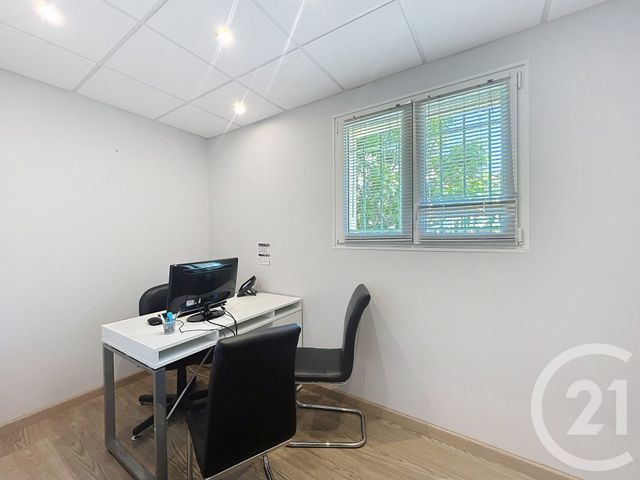 Appartement Local à louer - 4 pièces - 52,42 m2 - Mandelieu La Napoule - 06 - PROVENCE-ALPES-COTE-D-AZUR