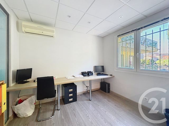 Appartement Local à louer - 4 pièces - 52,42 m2 - Mandelieu La Napoule - 06 - PROVENCE-ALPES-COTE-D-AZUR