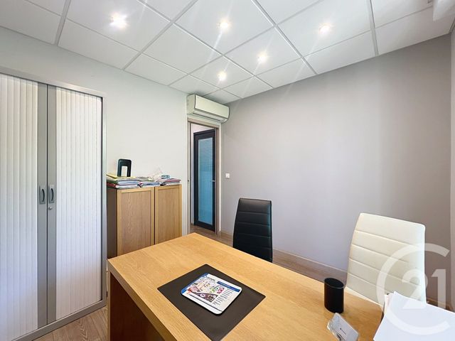 Appartement Local à louer - 4 pièces - 52,42 m2 - Mandelieu La Napoule - 06 - PROVENCE-ALPES-COTE-D-AZUR