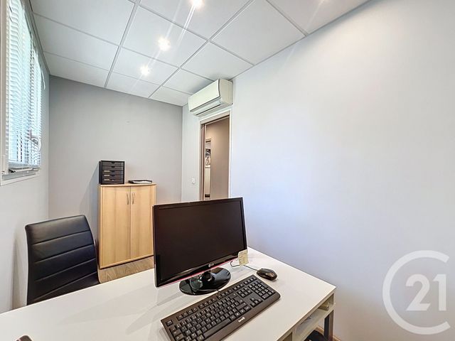 Appartement Local à louer - 4 pièces - 52,42 m2 - Mandelieu La Napoule - 06 - PROVENCE-ALPES-COTE-D-AZUR