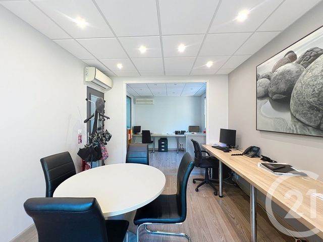 Appartement Local à louer - 4 pièces - 52,42 m2 - Mandelieu La Napoule - 06 - PROVENCE-ALPES-COTE-D-AZUR