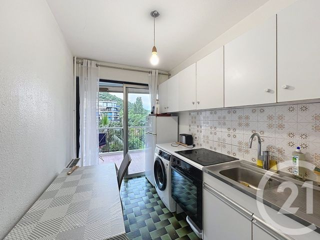 Appartement T2 &agrave; louer - 2 pi&egrave;ces - 43,92 m2 - Mandelieu La Napoule - 06 - PROVENCE-ALPES-COTE-D-AZUR