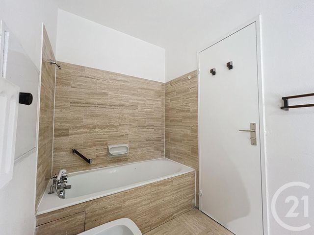 Appartement T2 à louer - 3 pièces - 79,10 m2 - Mandelieu La Napoule - 06 - PROVENCE-ALPES-COTE-D-AZUR