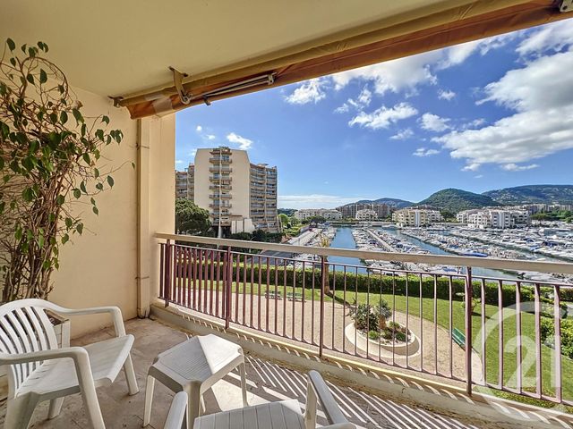 Appartement T2 à louer - 3 pièces - 79,10 m2 - Mandelieu La Napoule - 06 - PROVENCE-ALPES-COTE-D-AZUR