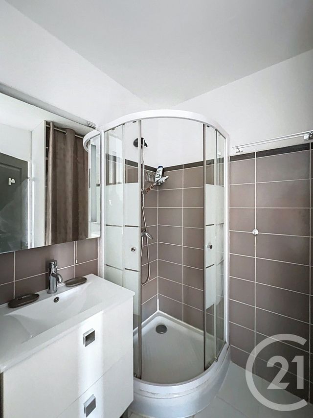 Appartement T2 à louer - 2 pièces - 32,39 m2 - Mandelieu La Napoule - 06 - PROVENCE-ALPES-COTE-D-AZUR