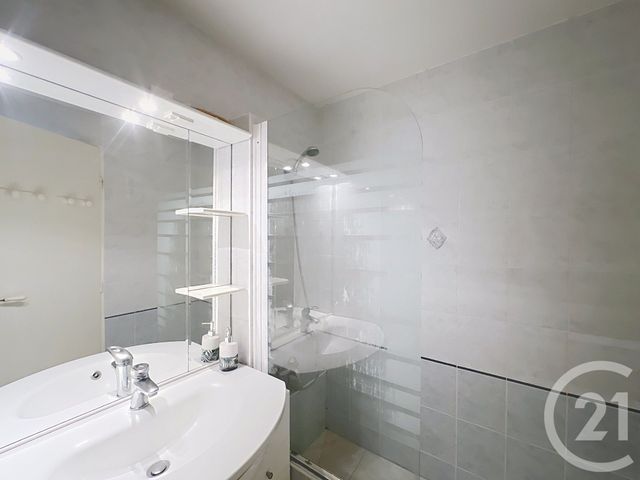 Appartement T2 &agrave; louer - 2 pi&egrave;ces - 26,53 m2 - Theoule Sur Mer - 06 - PROVENCE-ALPES-COTE-D-AZUR