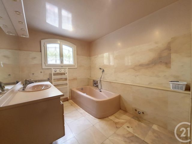 Appartement F3 &agrave; louer - 3 pi&egrave;ces - 97,33 m2 - Mandelieu La Napoule - 06 - PROVENCE-ALPES-COTE-D-AZUR