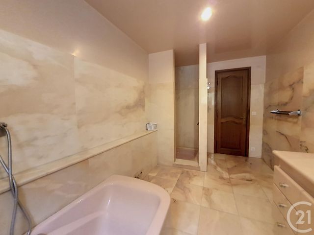 Appartement F3 &agrave; louer - 3 pi&egrave;ces - 97,33 m2 - Mandelieu La Napoule - 06 - PROVENCE-ALPES-COTE-D-AZUR