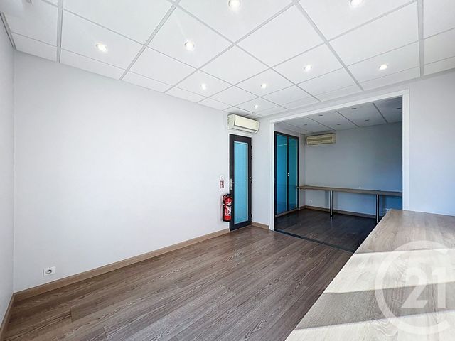 Appartement Local &agrave; louer - 4 pi&egrave;ces - 52,42 m2 - Mandelieu La Napoule - 06 - PROVENCE-ALPES-COTE-D-AZUR