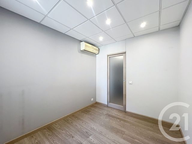 Appartement Local &agrave; louer - 4 pi&egrave;ces - 52,42 m2 - Mandelieu La Napoule - 06 - PROVENCE-ALPES-COTE-D-AZUR