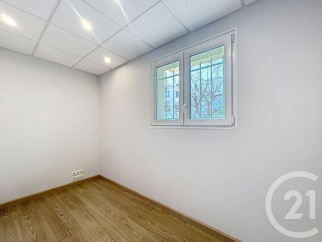 Appartement Local &agrave; louer - 4 pi&egrave;ces - 52,42 m2 - Mandelieu La Napoule - 06 - PROVENCE-ALPES-COTE-D-AZUR