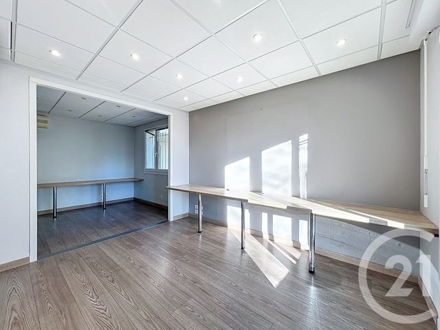 Appartement Local &agrave; louer - 4 pi&egrave;ces - 52,42 m2 - Mandelieu La Napoule - 06 - PROVENCE-ALPES-COTE-D-AZUR