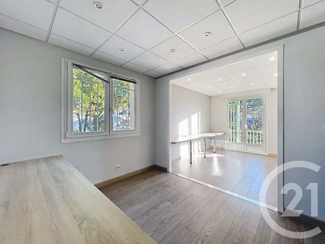 Appartement Local &agrave; louer - 4 pi&egrave;ces - 52,42 m2 - Mandelieu La Napoule - 06 - PROVENCE-ALPES-COTE-D-AZUR