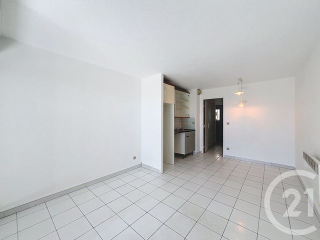 Appartement T3 &agrave; louer - 2 pi&egrave;ces - 33,59 m2 - Cannes La Bocca - 06 - PROVENCE-ALPES-COTE-D-AZUR