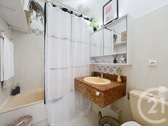 Appartement Studio &agrave; louer - 1 pi&egrave;ce - 21,85 m2 - Mandelieu La Napoule - 06 - PROVENCE-ALPES-COTE-D-AZUR