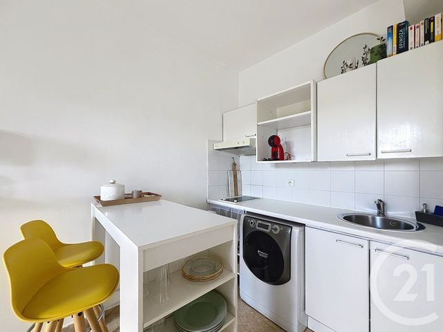 Appartement Studio &agrave; louer - 1 pi&egrave;ce - 21,85 m2 - Mandelieu La Napoule - 06 - PROVENCE-ALPES-COTE-D-AZUR